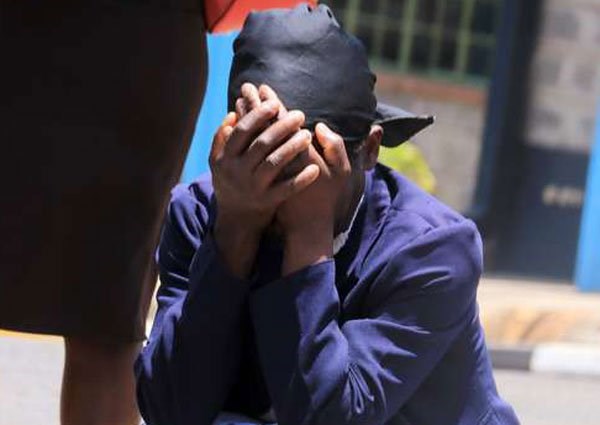 A woman mourns the death of her relative - who was killed by suspected Al-Shabaab in Mandera town - at Chiromo mortuary on October 7, 2016 where she had gone to identify the body. PHOTO | JEFF ANGOTE | NATION MEDIA GROUP